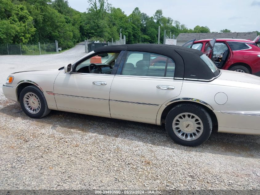 1999 Lincoln Town Car Cartier VIN: 1LNHM83W6XY603807 Lot: 39493590