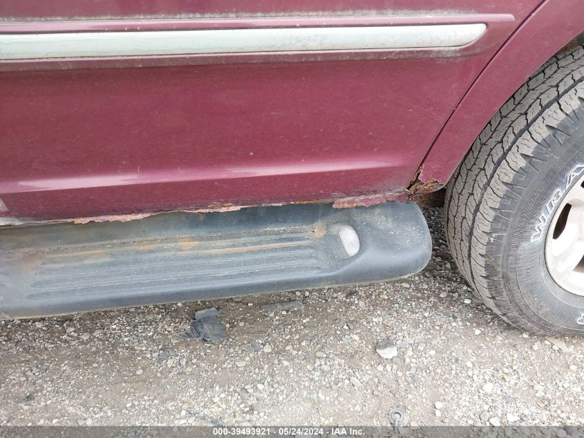 2000 Ford Expedition Xlt VIN: 1FMPU16L7YLB45052 Lot: 39493921