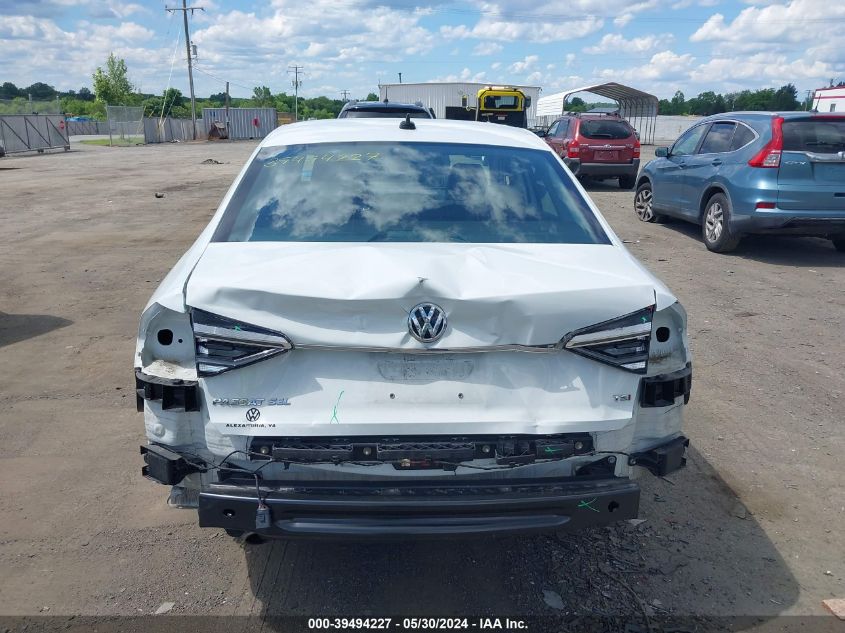 2018 Volkswagen Passat 2.0T Sel Premium VIN: 1VWCA7A37JC008475 Lot: 39494227