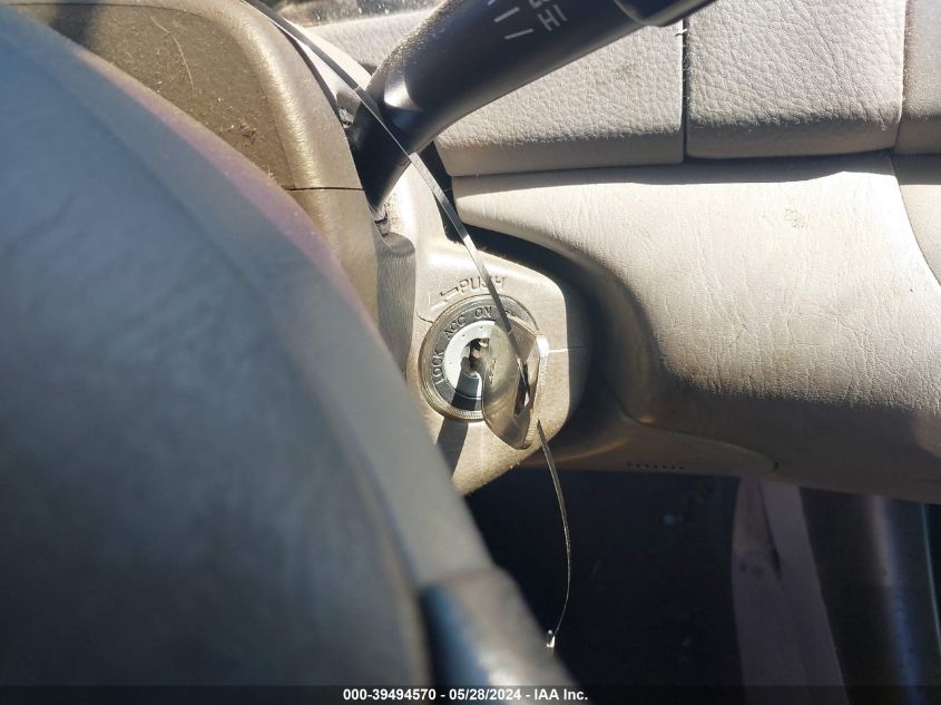 2003 Toyota Camry Le VIN: 4T1BE32K83U744514 Lot: 39494570