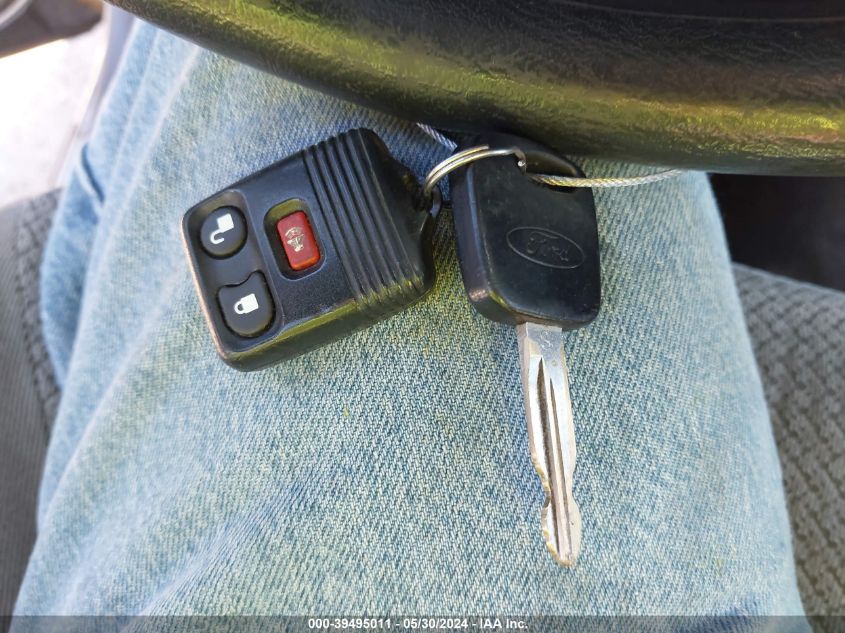 2001 Ford Expedition Xlt VIN: 1FMPU16L01LB16613 Lot: 39495011