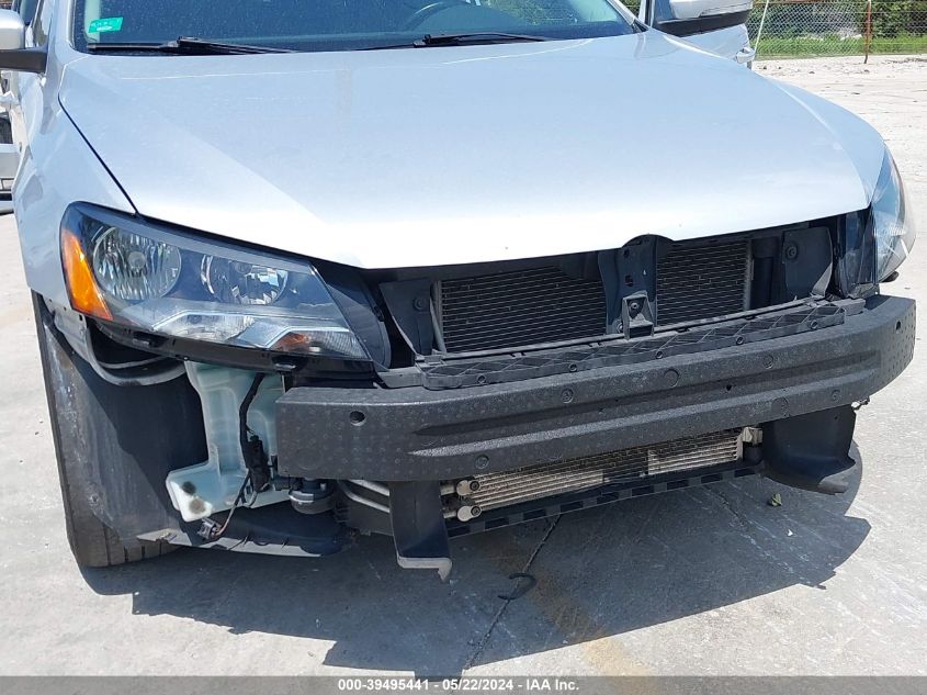 2015 Volkswagen Passat 1.8T Limited Edition VIN: 1VWAT7A37FC117785 Lot: 39495441