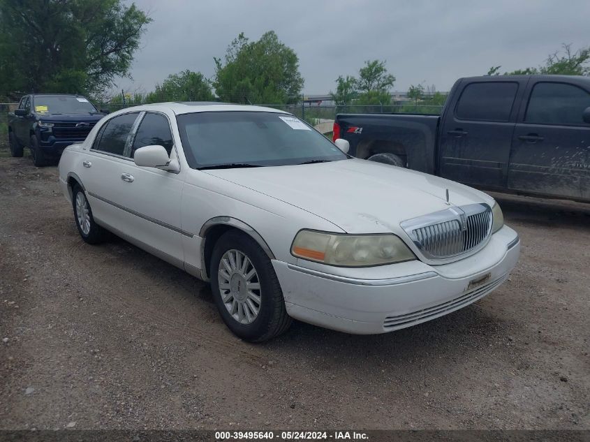 2003 Lincoln Town Car Signature VIN: 1LNHM82W33Y608264 Lot: 39495640