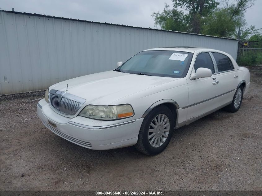 2003 Lincoln Town Car Signature VIN: 1LNHM82W33Y608264 Lot: 39495640