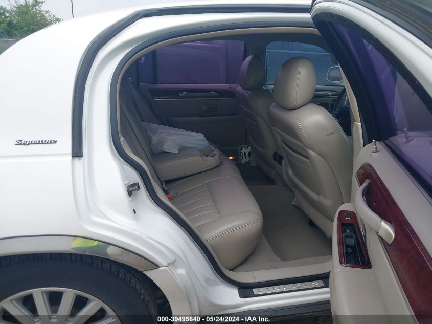 2003 Lincoln Town Car Signature VIN: 1LNHM82W33Y608264 Lot: 39495640