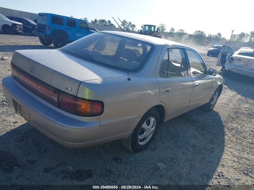 1994 Toyota Camry Le VIN: 4T1SK12EXRU385649 Lot: 39495655