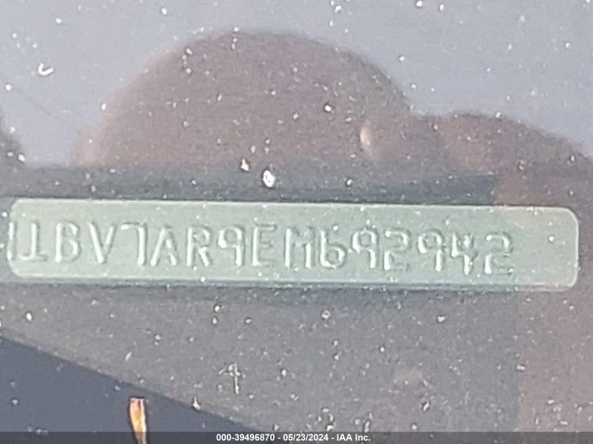 2014 Infiniti Q50 Premium VIN: JN1BV7AR9EM692942 Lot: 39496870