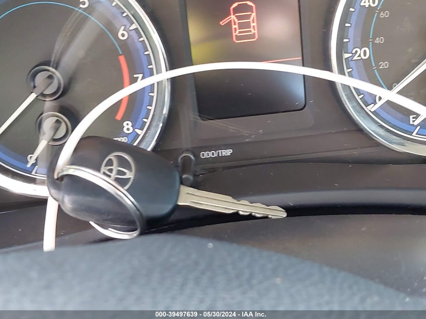 2017 Toyota Corolla Le VIN: 5YFBURHE3HP670502 Lot: 39497639