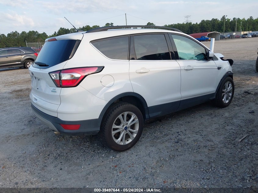 VIN 1FMCU0GD5JUC33422 2018 FORD ESCAPE SE