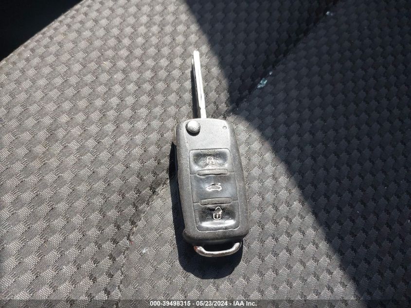 2013 Volkswagen Passat 2.5L S VIN: 1VWAH7A36DC089864 Lot: 39498315