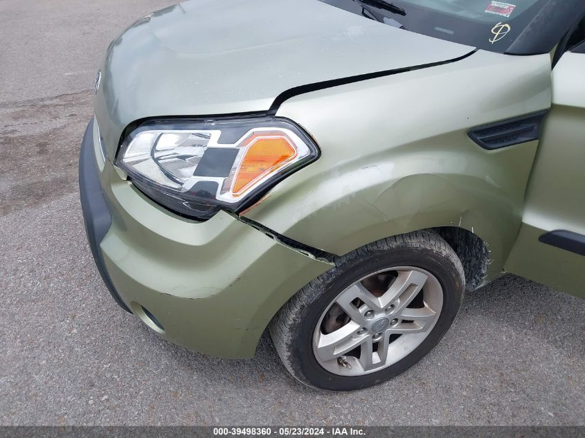 2011 Kia Soul + VIN: KNDJT2A23B7269725 Lot: 39498360