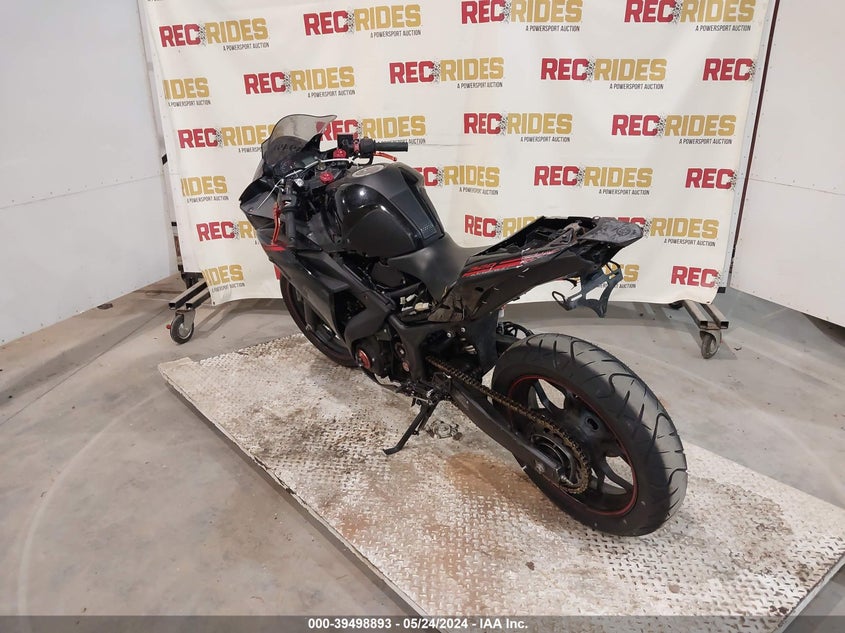 2015 YAMAHA YZFR3 MH3RH06Y4FK008386
