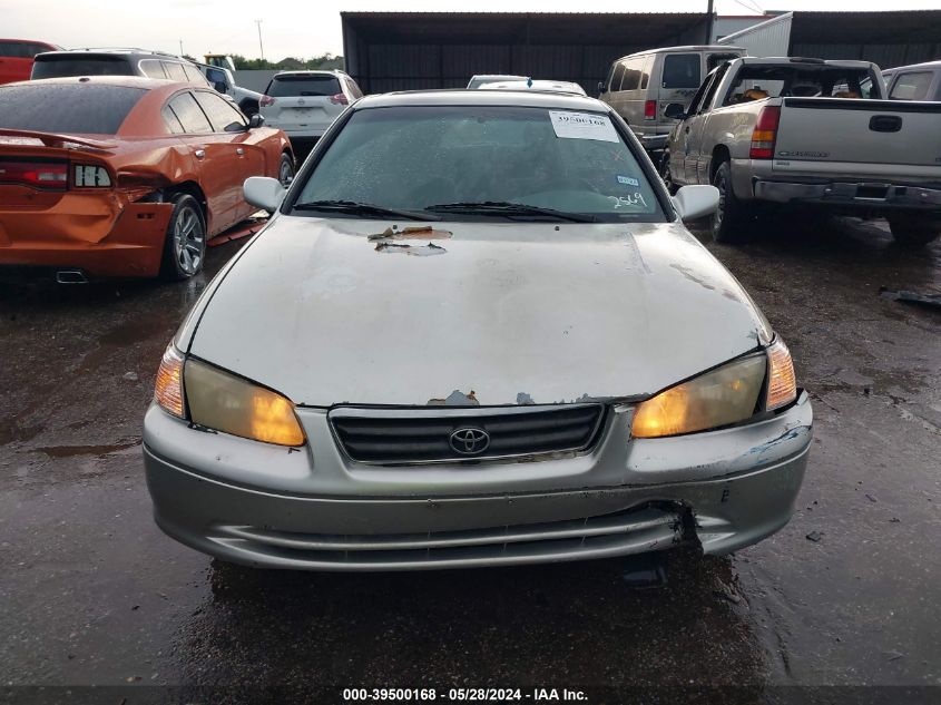 2000 Toyota Camry Le VIN: 4T1BG22K5YU70256 Lot: 39500168