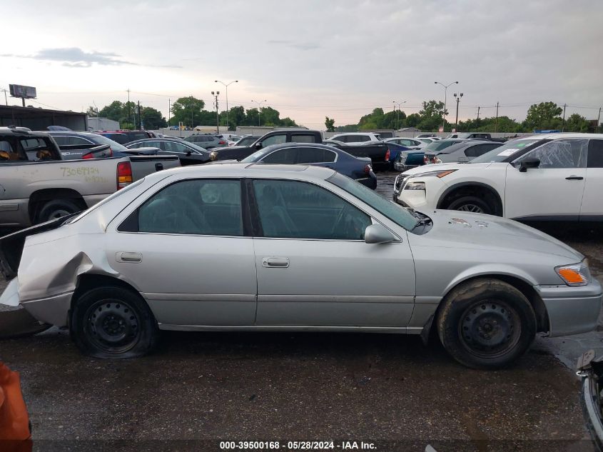 2000 Toyota Camry Le VIN: 4T1BG22K5YU70256 Lot: 39500168