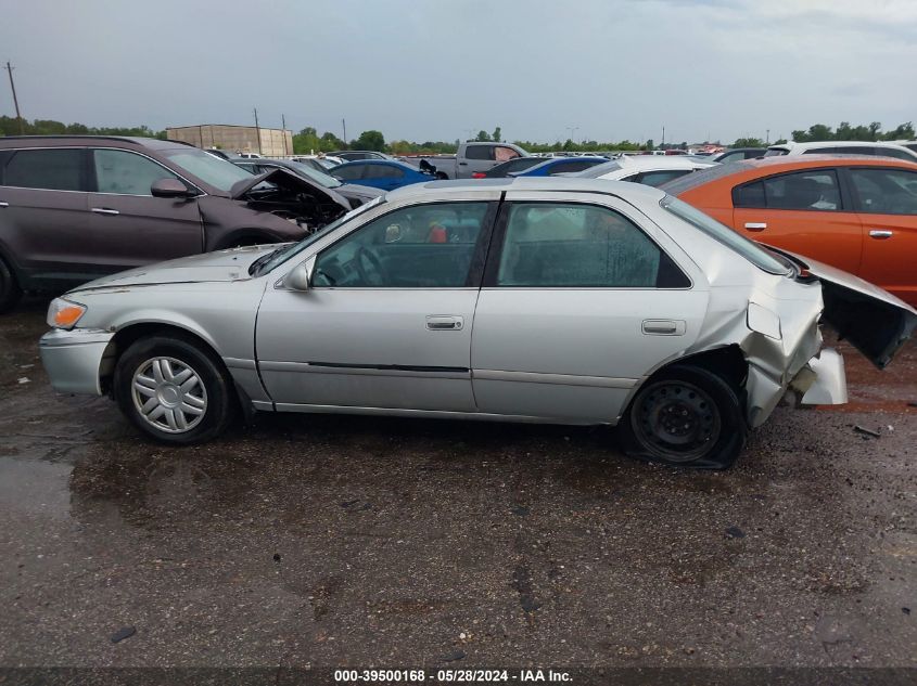 2000 Toyota Camry Le VIN: 4T1BG22K5YU70256 Lot: 39500168