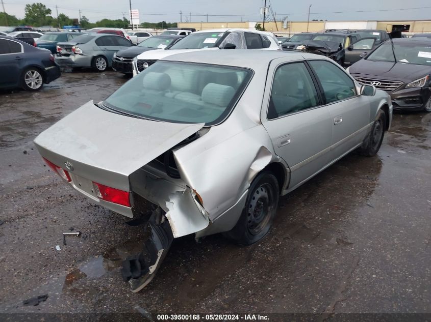 2000 Toyota Camry Le VIN: 4T1BG22K5YU70256 Lot: 39500168