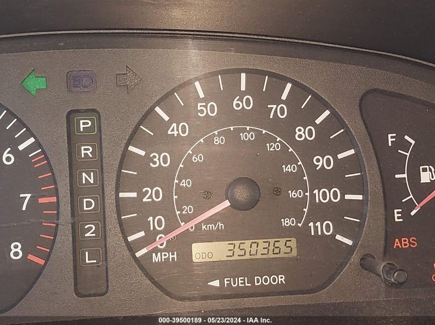 1998 Toyota Sienna Le VIN: 4T3GF13C4WU053569 Lot: 39500189