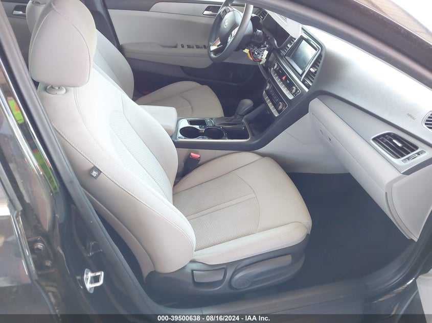 VIN 5NPE24AF3KH770824 2019 HYUNDAI SONATA SE