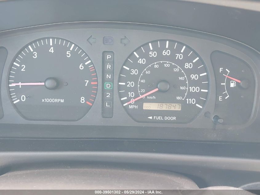 1998 Toyota Sienna Le VIN: 4T3ZF13C6WU051833 Lot: 39501302