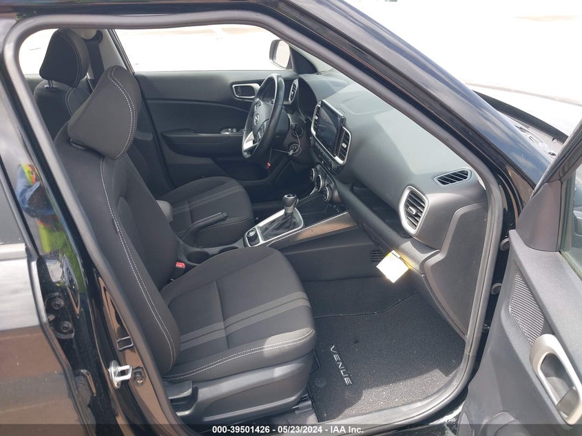 2022 Hyundai Venue Sel VIN: KMHRC8A38NU135714 Lot: 39501426