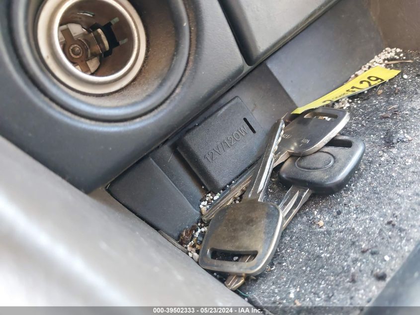 2000 Toyota Camry Le V6 VIN: 4T1BF28K2YU951180 Lot: 39502333