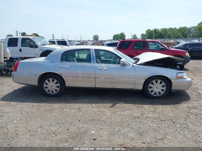 2004 Lincoln Town Car Ultimate VIN: 1LNHM83W24Y633074 Lot: 39505346