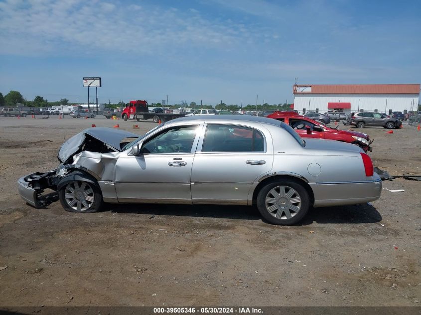 2004 Lincoln Town Car Ultimate VIN: 1LNHM83W24Y633074 Lot: 39505346