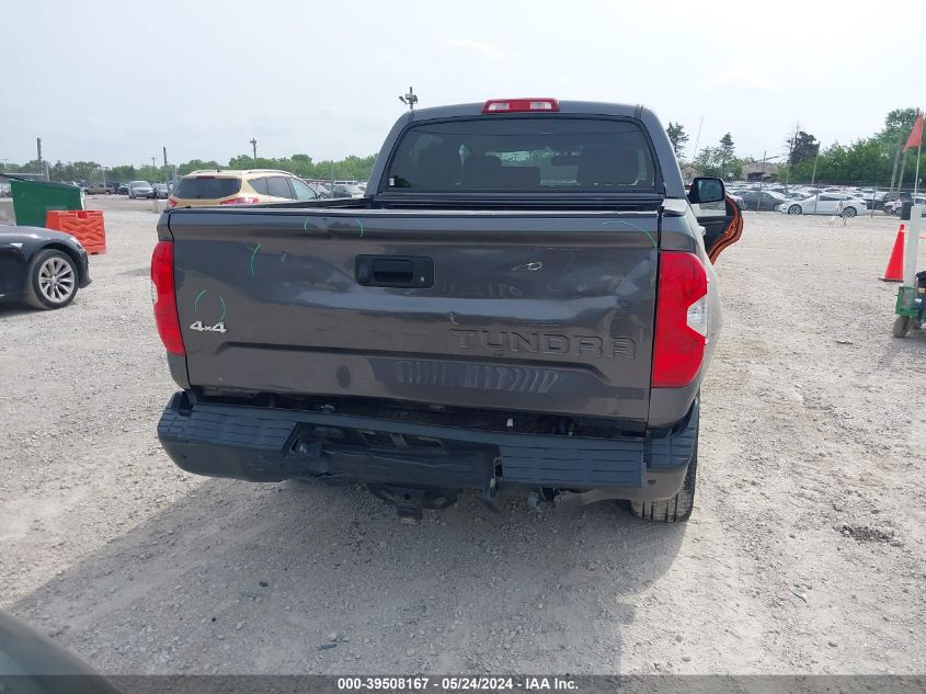 2017 Toyota Tundra Platinum 5.7L V8 VIN: 5TFAW5F1XHX637576 Lot: 39508167