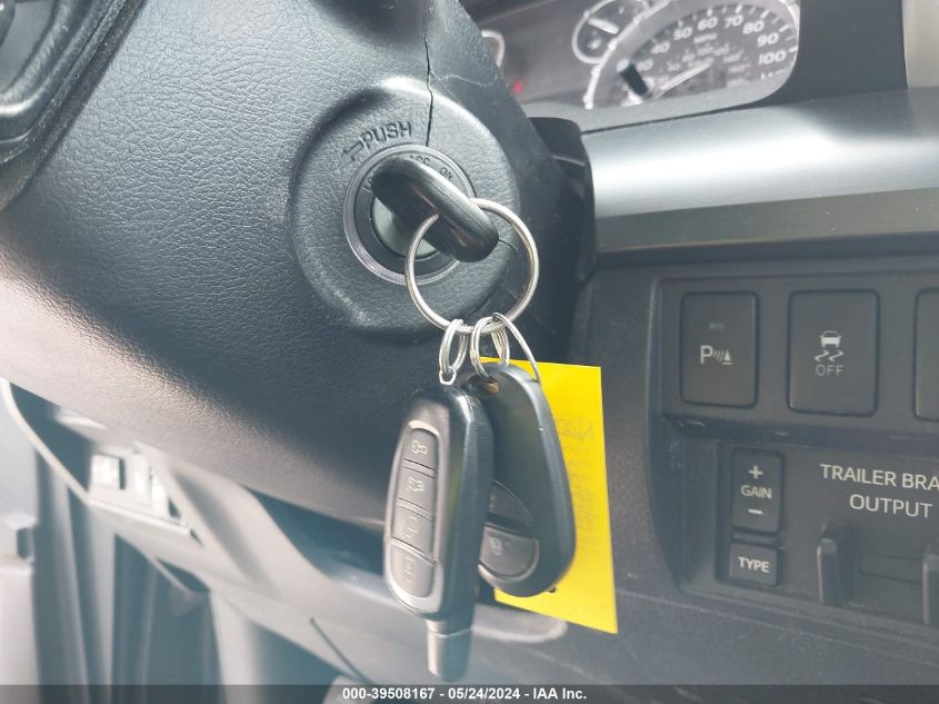 2017 Toyota Tundra Platinum 5.7L V8 VIN: 5TFAW5F1XHX637576 Lot: 39508167