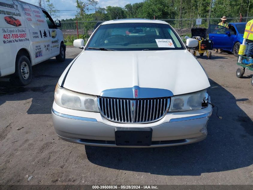 1999 Lincoln Town Car Signature VIN: 1LNHM82WXXY695036 Lot: 39508836