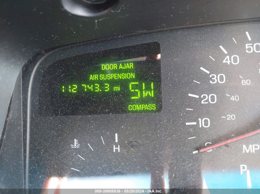 1999 Lincoln Town Car Signature VIN: 1LNHM82WXXY695036 Lot: 39508836