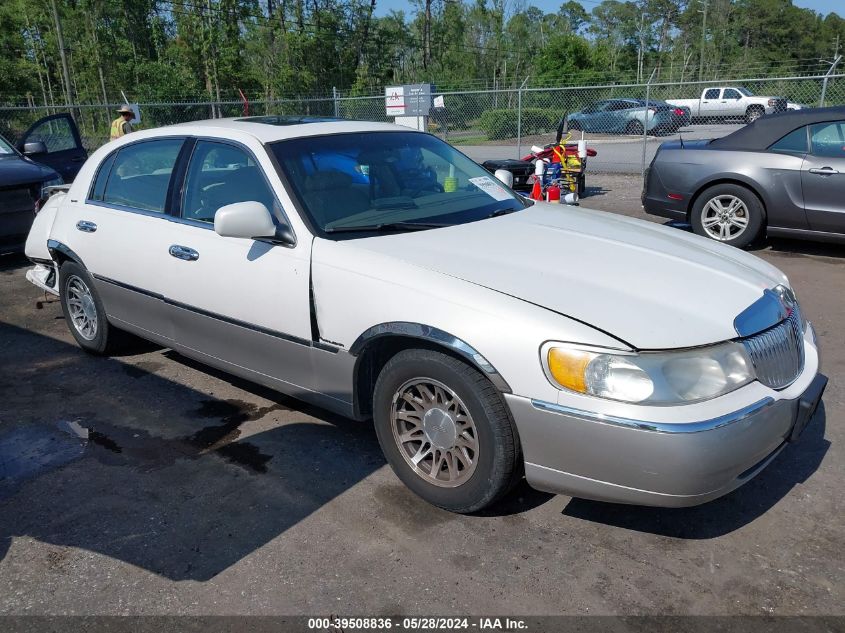 1999 Lincoln Town Car Signature VIN: 1LNHM82WXXY695036 Lot: 39508836