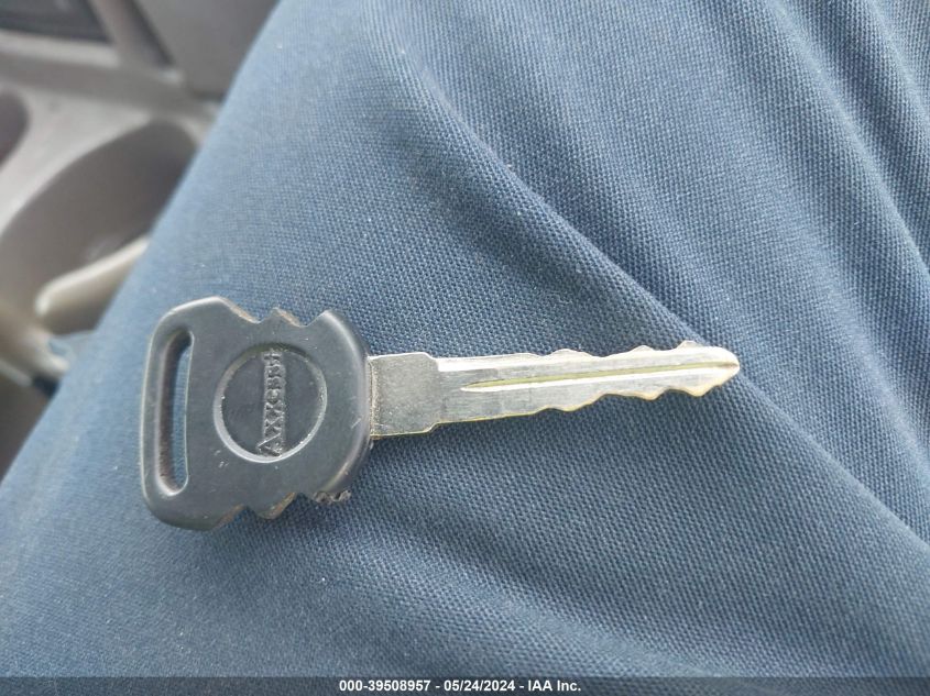 2000 Chevrolet Astro VIN: 1GNEL19W2YB124031 Lot: 39508957