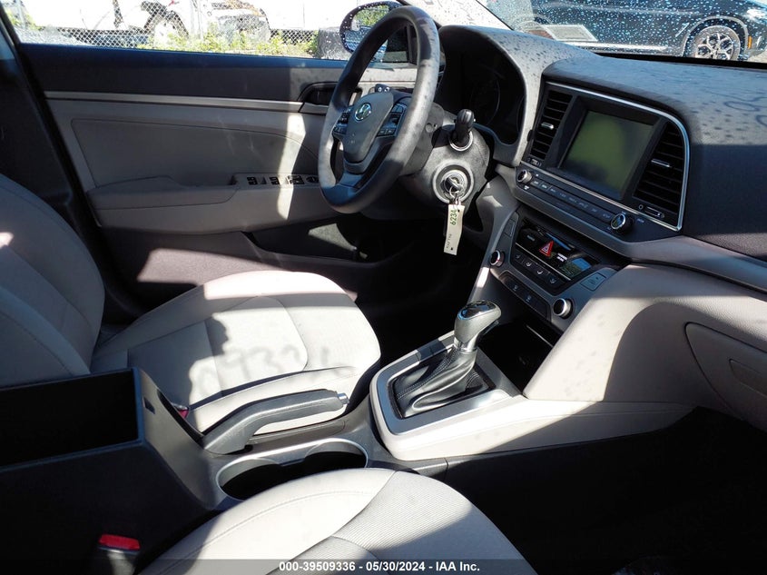 VIN KMHD84LF5HU160246 2017 HYUNDAI ELANTRA SE