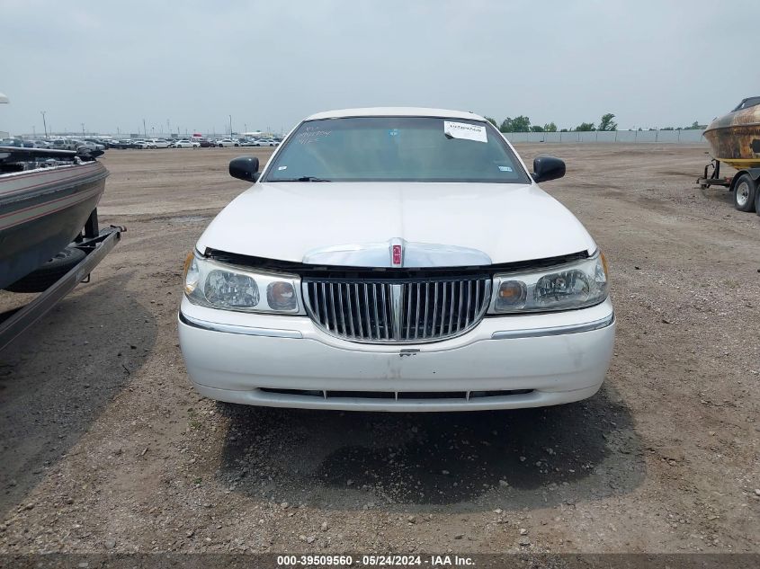 2001 Lincoln Town Car Executive VIN: 1L1FM81W01Y711021 Lot: 39509560