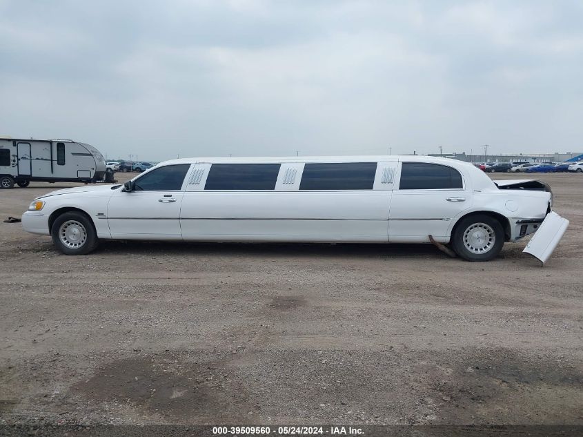 2001 Lincoln Town Car Executive VIN: 1L1FM81W01Y711021 Lot: 39509560