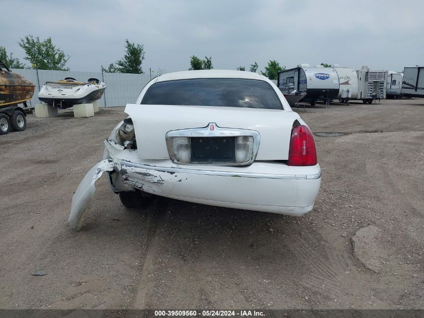 2001 Lincoln Town Car Executive VIN: 1L1FM81W01Y711021 Lot: 39509560