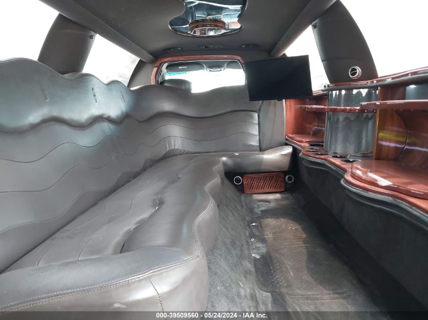 2001 Lincoln Town Car Executive VIN: 1L1FM81W01Y711021 Lot: 39509560