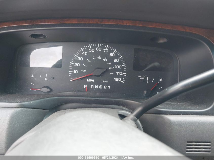 2001 Lincoln Town Car Executive VIN: 1L1FM81W01Y711021 Lot: 39509560