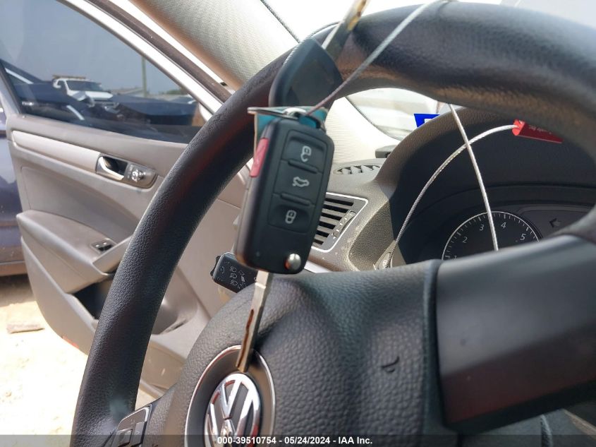 2015 Volkswagen Passat 1.8T S VIN: 1VWAS7A31FC009990 Lot: 39510754
