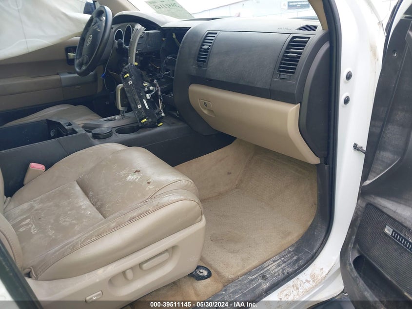 2008 Toyota Sequoia Limited 5.7L V8 VIN: 5TDBY68A98S009743 Lot: 39511145