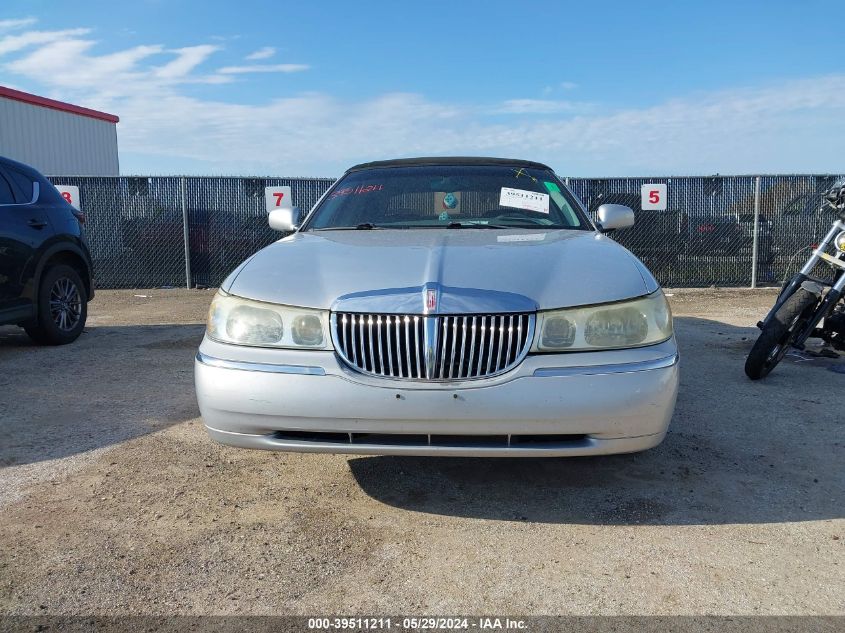 2002 Lincoln Town Car Executive VIN: 1LNHM81W42Y614283 Lot: 39511211