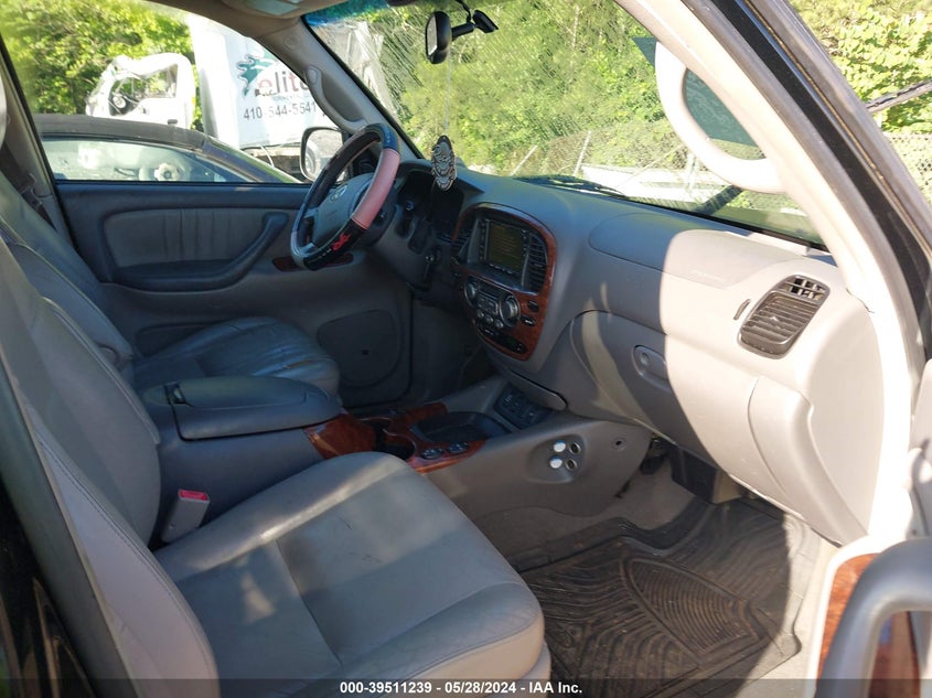 2005 Toyota Sequoia Limited V8 VIN: 5TDBT48A95S245288 Lot: 39511239