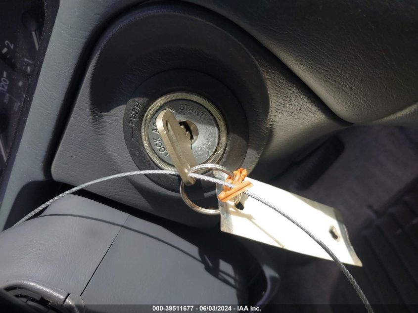 2000 Toyota Camry Ce VIN: 4T1BG22K9YU944832 Lot: 39511677