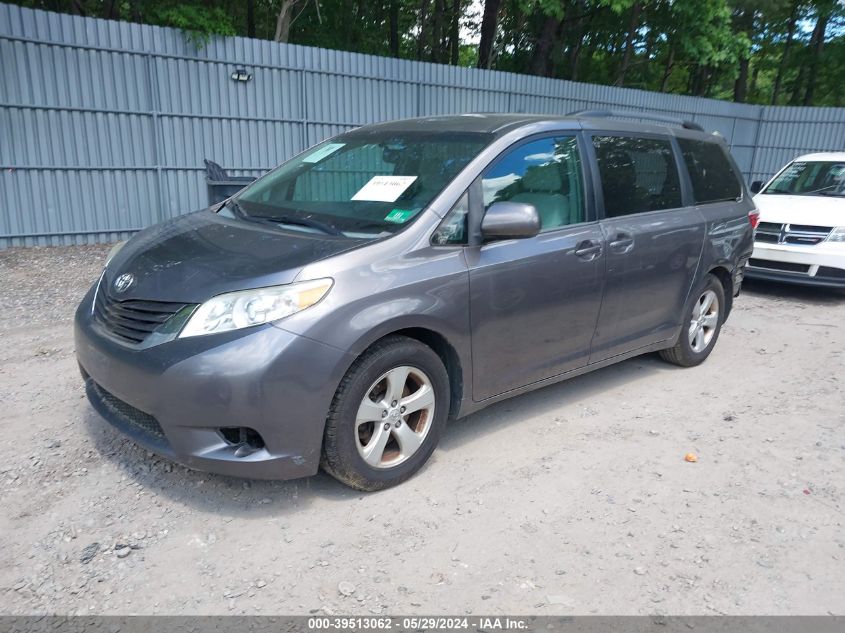 5TDKK3DC9FS562266 2015 TOYOTA SIENNA - Image 2