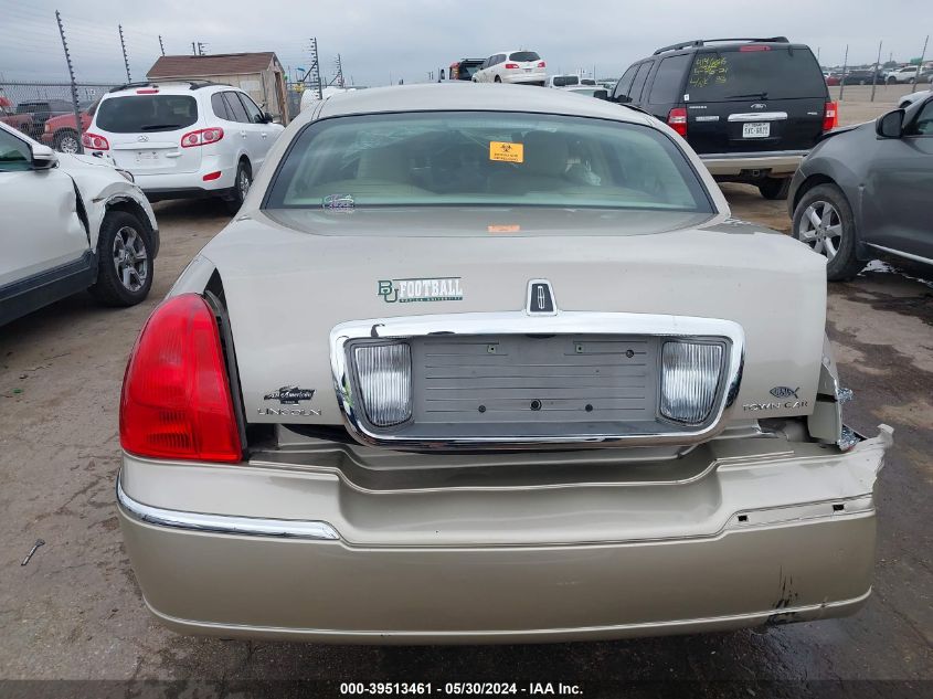 2008 Lincoln Town Car Signature Limited VIN: 2LNHM82V08X643231 Lot: 39513461