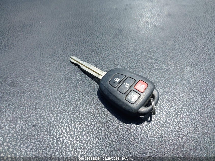 2017 Toyota Corolla Se VIN: 2T1BURHE0HC786272 Lot: 39514839