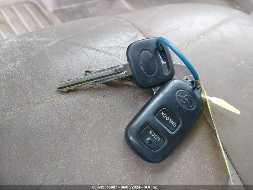 2000 Toyota Sienna Le VIN: 4T3ZF13C9YU248403 Lot: 39515087