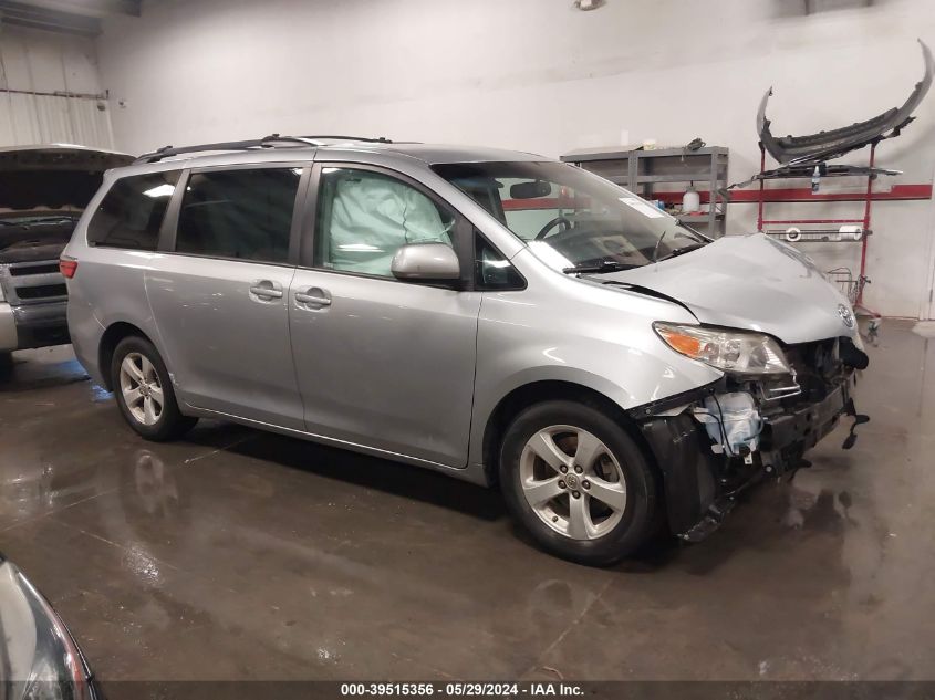 VIN 5TDKZ3DC4HS769744 2017 TOYOTA SIENNA no.1