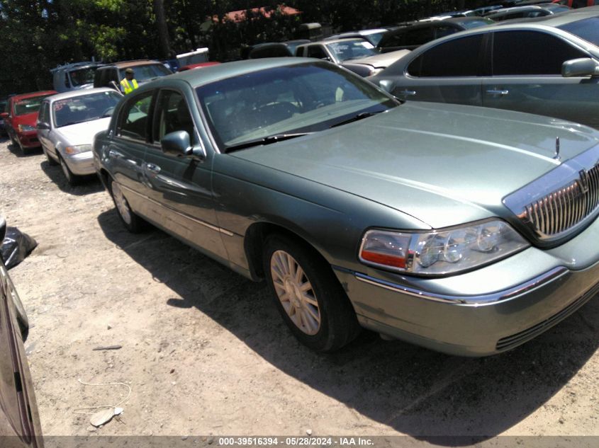 2004 Lincoln Town Car Signature VIN: 1LNHM81W54Y604025 Lot: 39516394